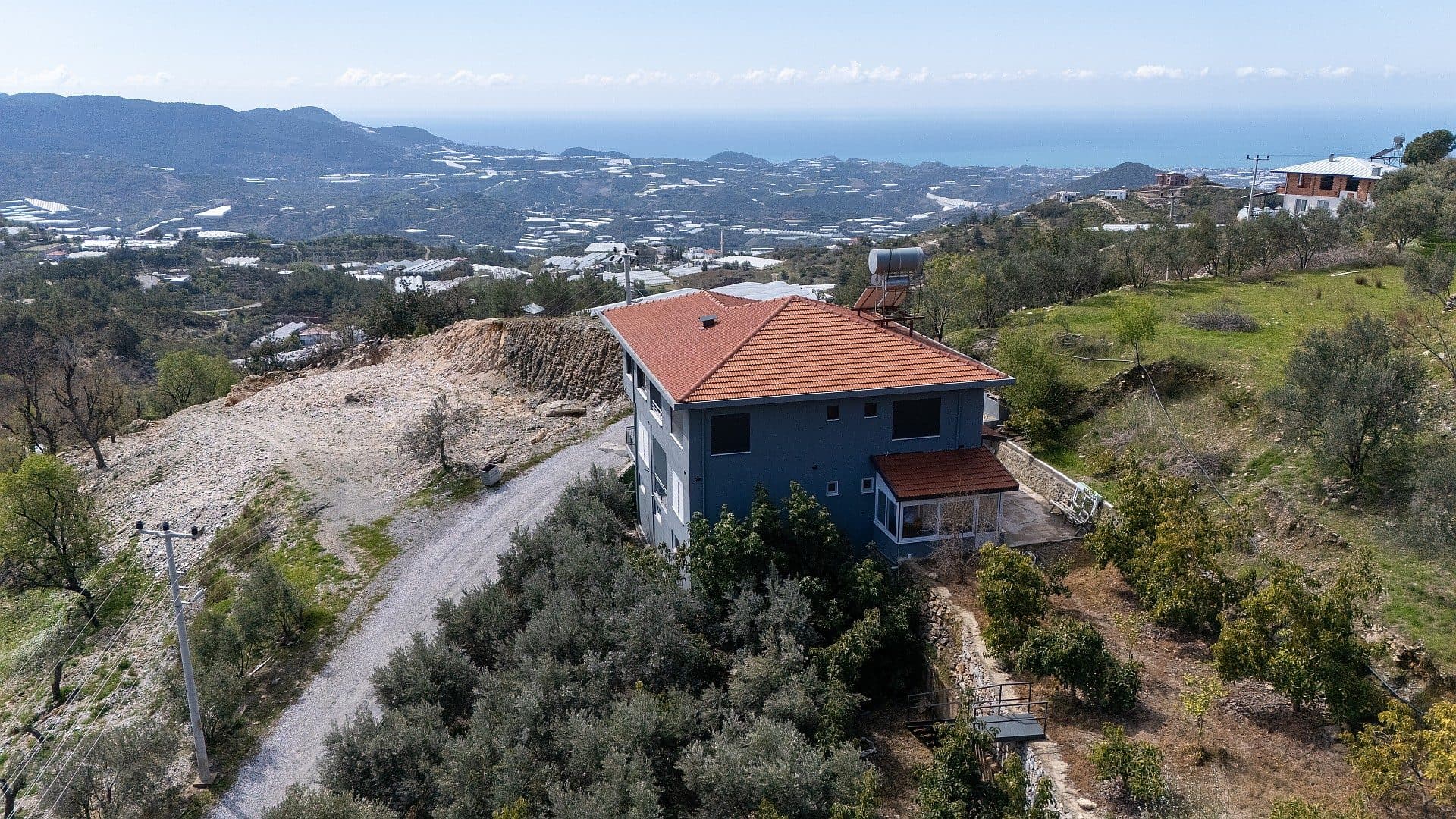 ALANYA KAYABAŞI 1.747m² ARAZİSİYLE EŞYALI MÜSTAKİL EV