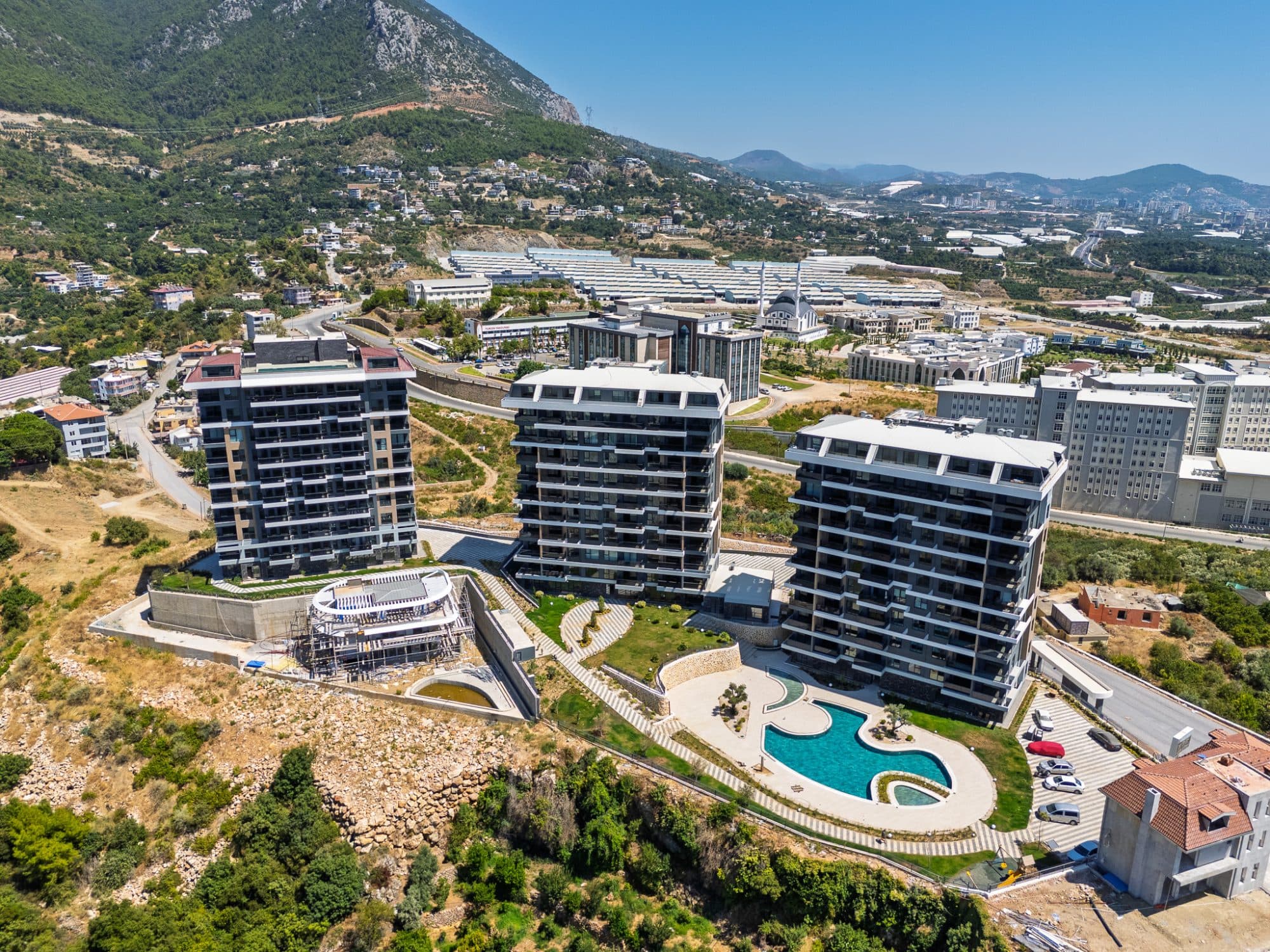 KÜÇÜKER TOWER DENİZ MANZARALI KİRALIK 1+1 DAİRELER