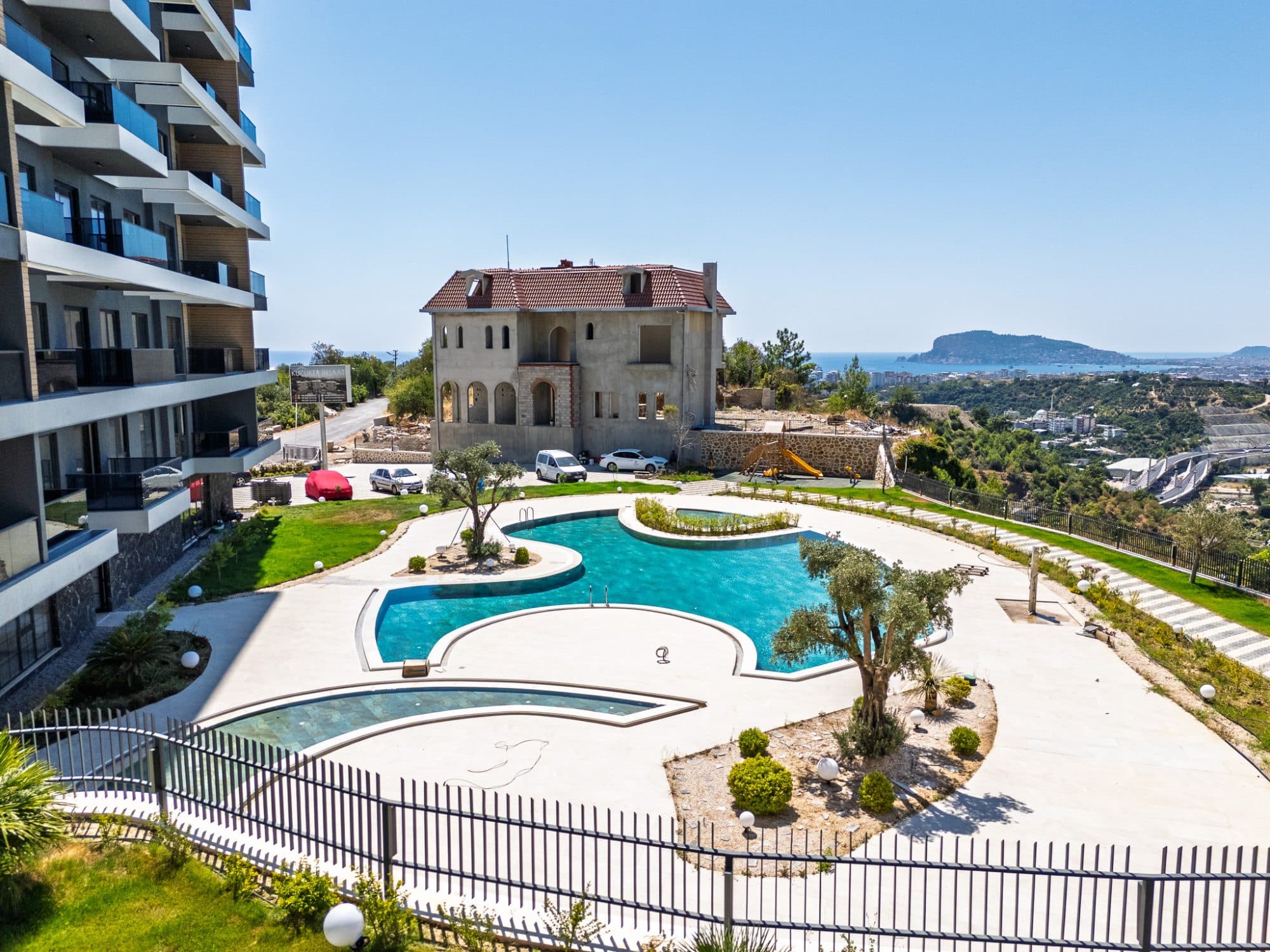 KÜÇÜKER TOWER DENİZ MANZARALI KİRALIK 1+1 DAİRELER
