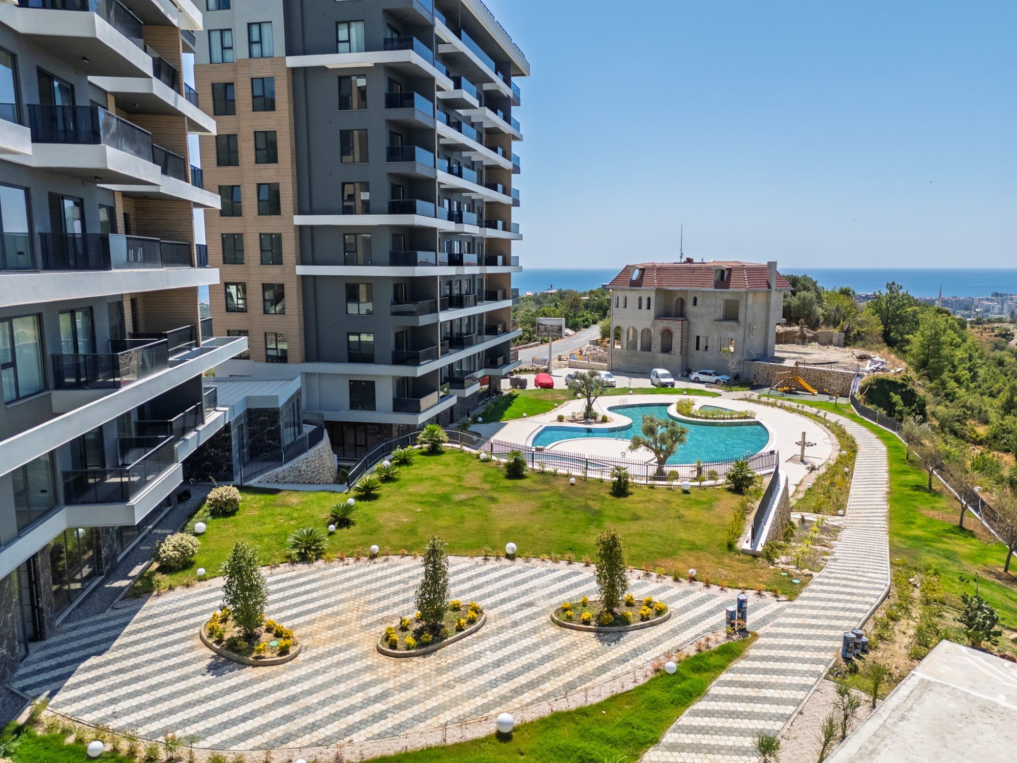 KÜÇÜKER TOWER DENİZ MANZARALI KİRALIK 1+1 DAİRELER