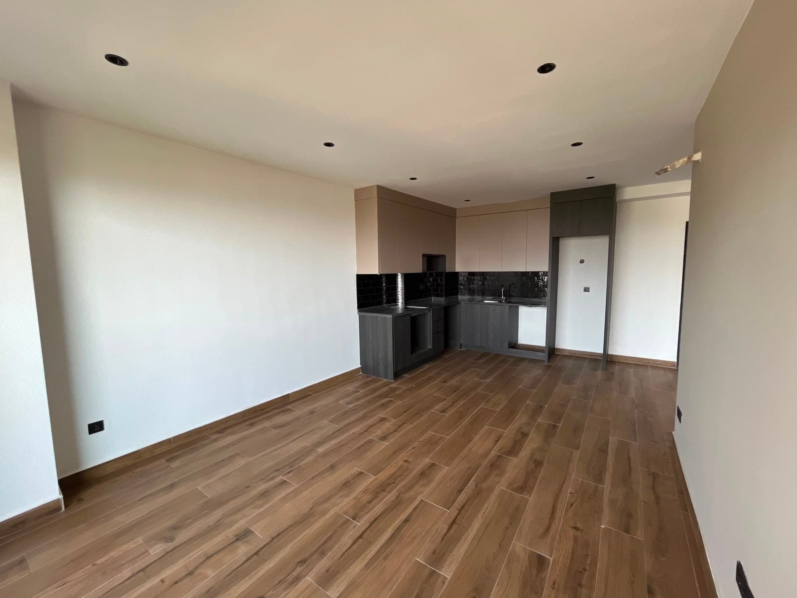 KÜÇÜKER TOWER DENİZ MANZARALI KİRALIK 1+1 DAİRELER