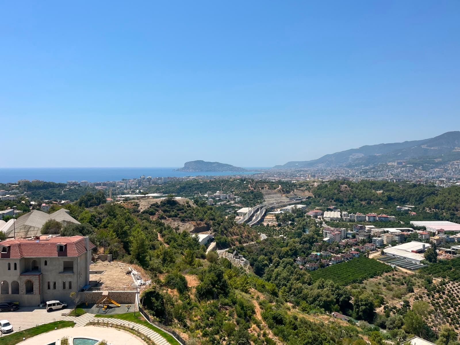 KÜÇÜKER TOWER DENİZ MANZARALI KİRALIK 1+1 DAİRELER