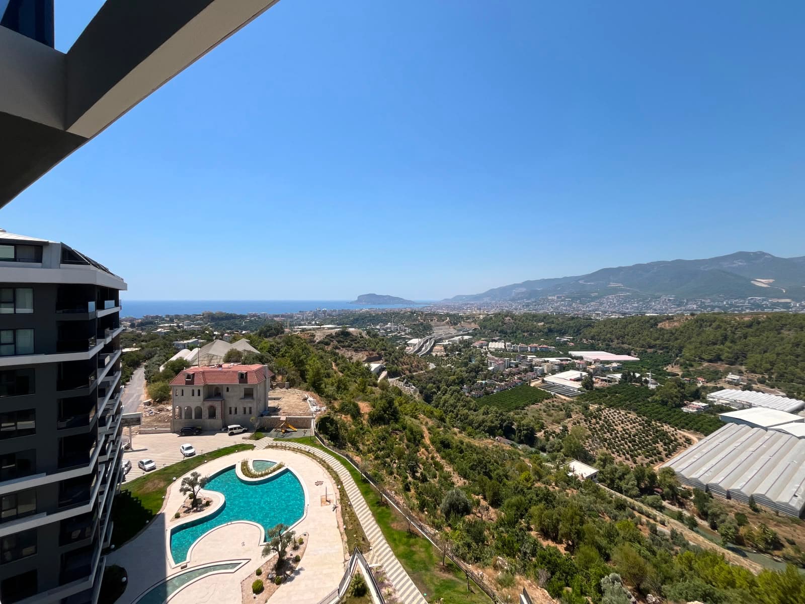 KÜÇÜKER TOWER DENİZ MANZARALI KİRALIK 1+1 DAİRELER