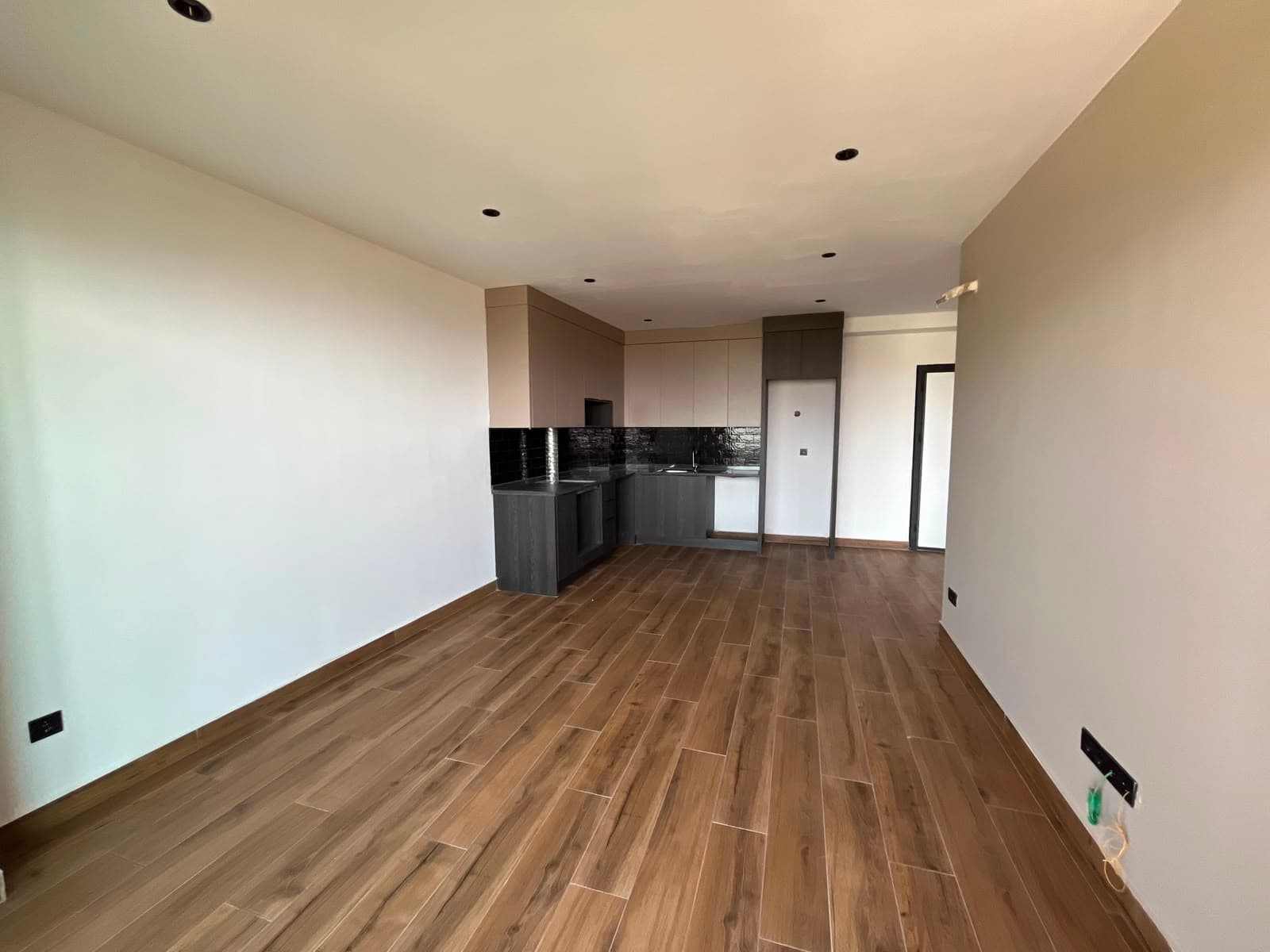 KÜÇÜKER TOWER DENİZ MANZARALI KİRALIK 1+1 DAİRELER