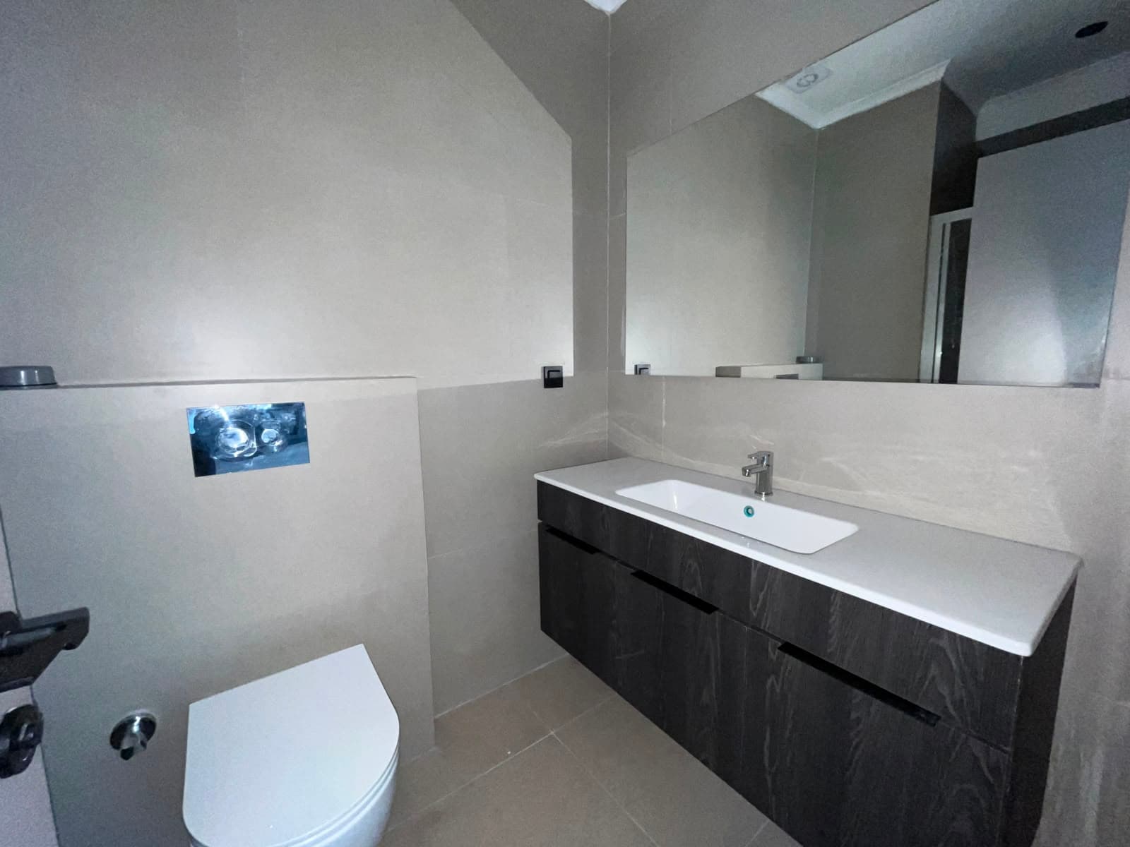 KÜÇÜKER TOWER DENİZ MANZARALI KİRALIK 1+1 DAİRELER