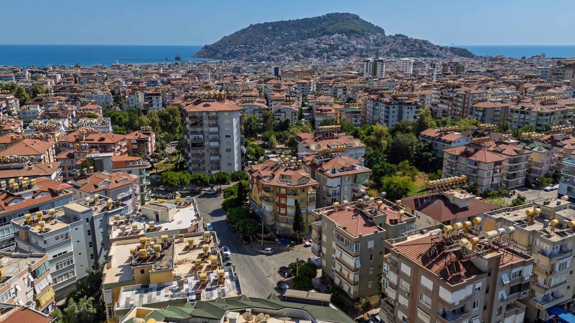 ALANYA 8. NOTER KARŞISINDA SATILIK DÜKKAN