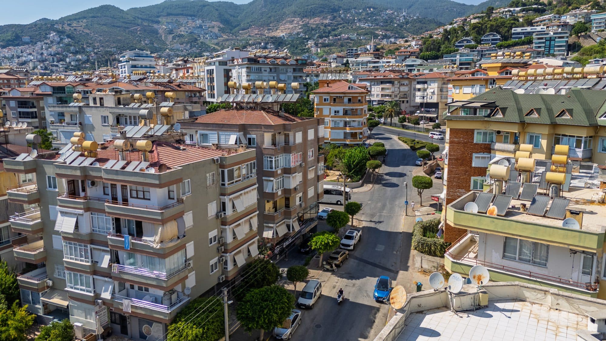 ALANYA 8. NOTER KARŞISINDA SATILIK DÜKKAN