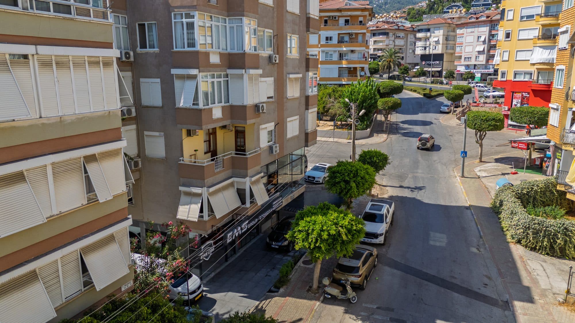 ALANYA 8. NOTER KARŞISINDA SATILIK DÜKKAN