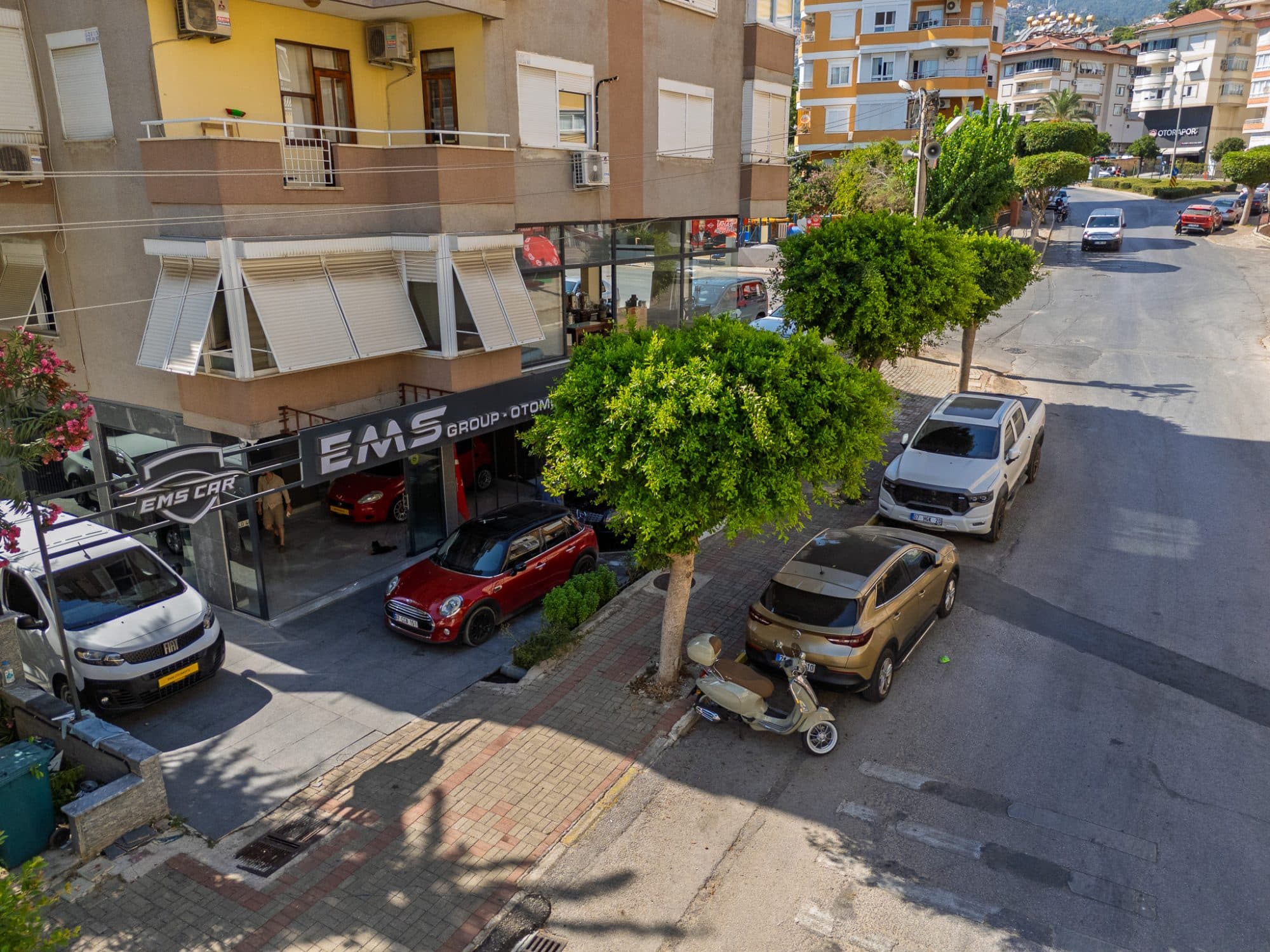 ALANYA 8. NOTER KARŞISINDA SATILIK DÜKKAN