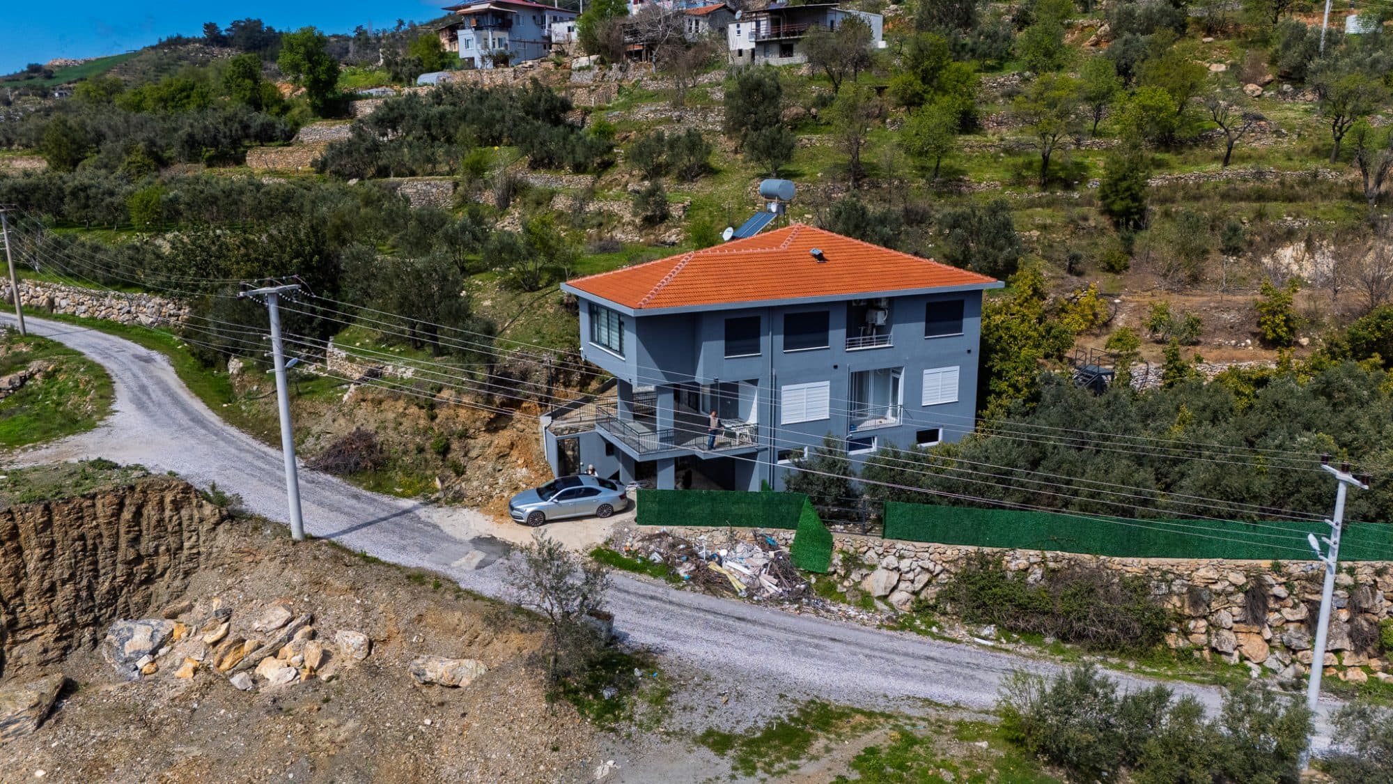 ALANYA KAYABAŞI 1.747m² ARAZİSİYLE EŞYALI MÜSTAKİL EV