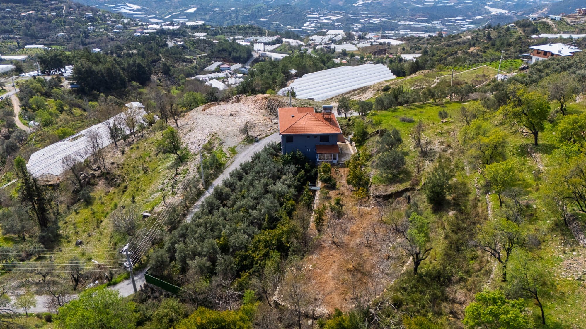 ALANYA KAYABAŞI 1.747m² ARAZİSİYLE EŞYALI MÜSTAKİL EV