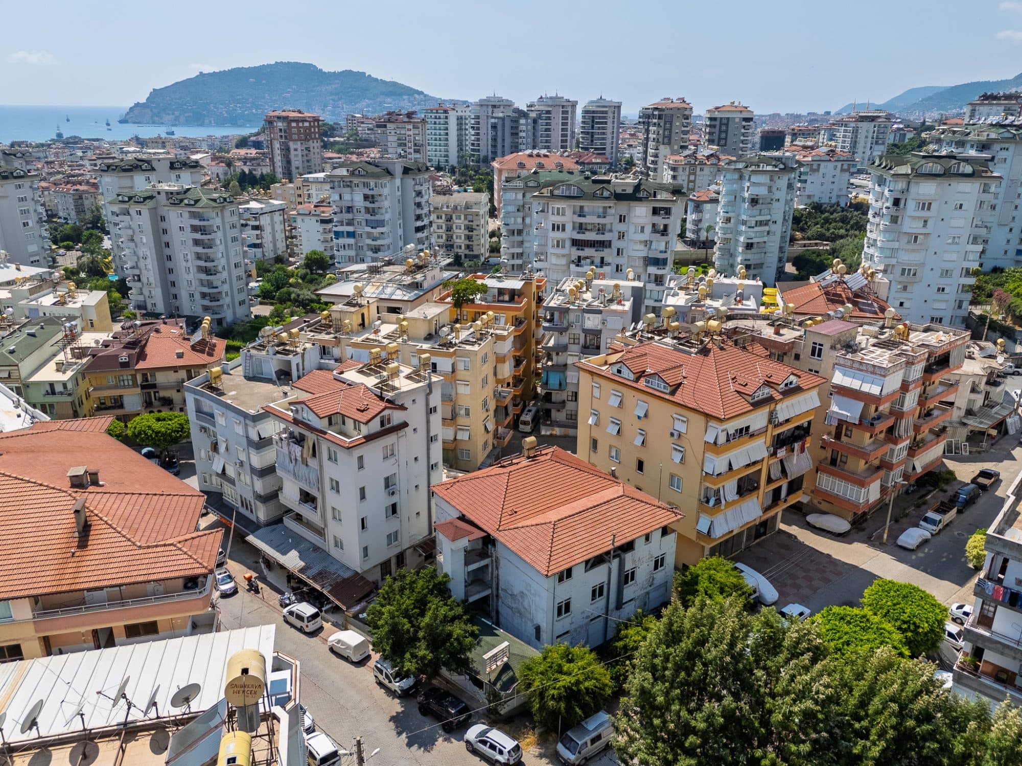 CİKCİLLİ MERKEZDE SATILIK 242M² ARSA ÜZERİNDE 4 KATLI TİCARİ BİNA