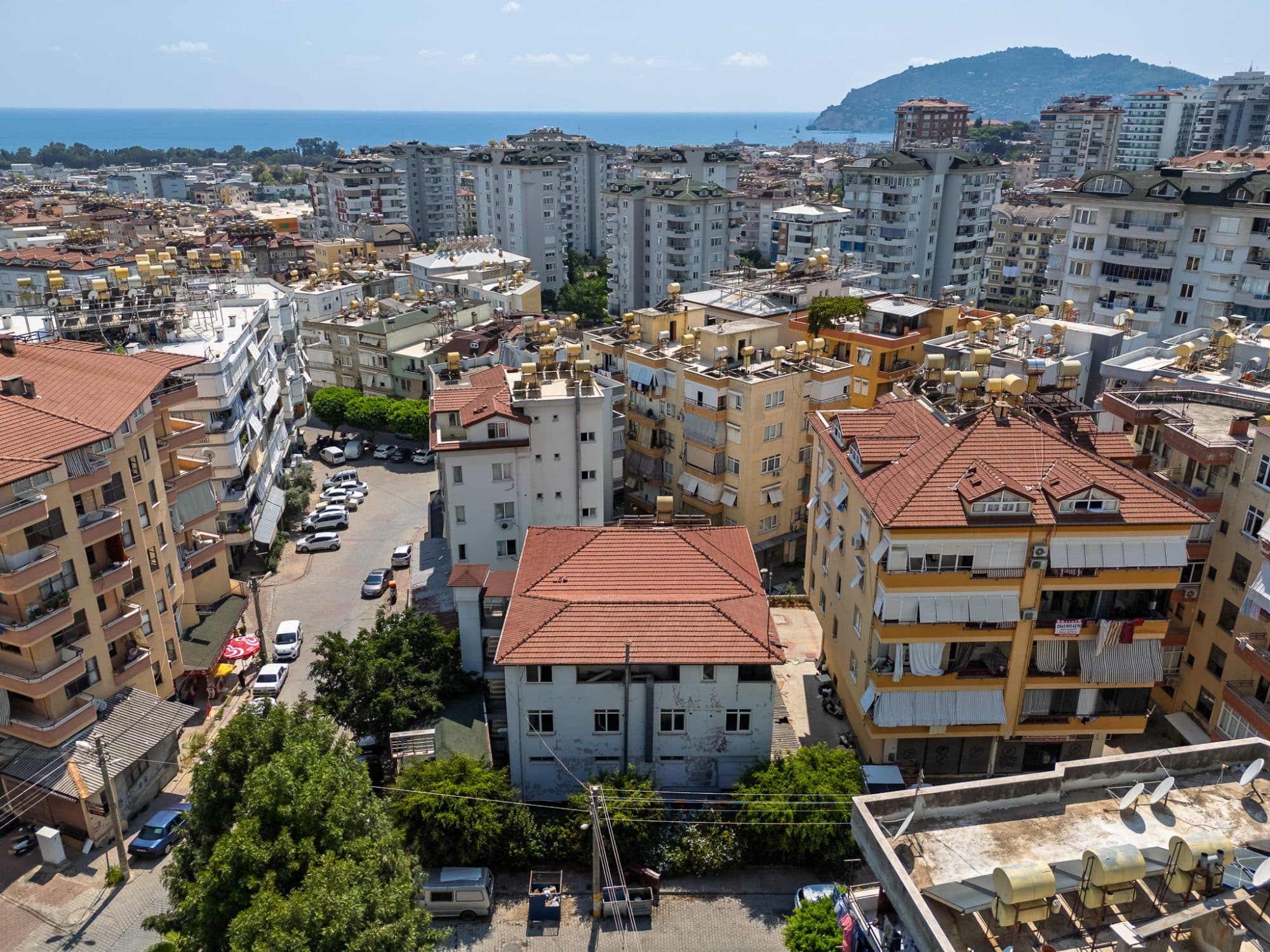 CİKCİLLİ MERKEZDE SATILIK 242M² ARSA ÜZERİNDE 4 KATLI TİCARİ BİNA