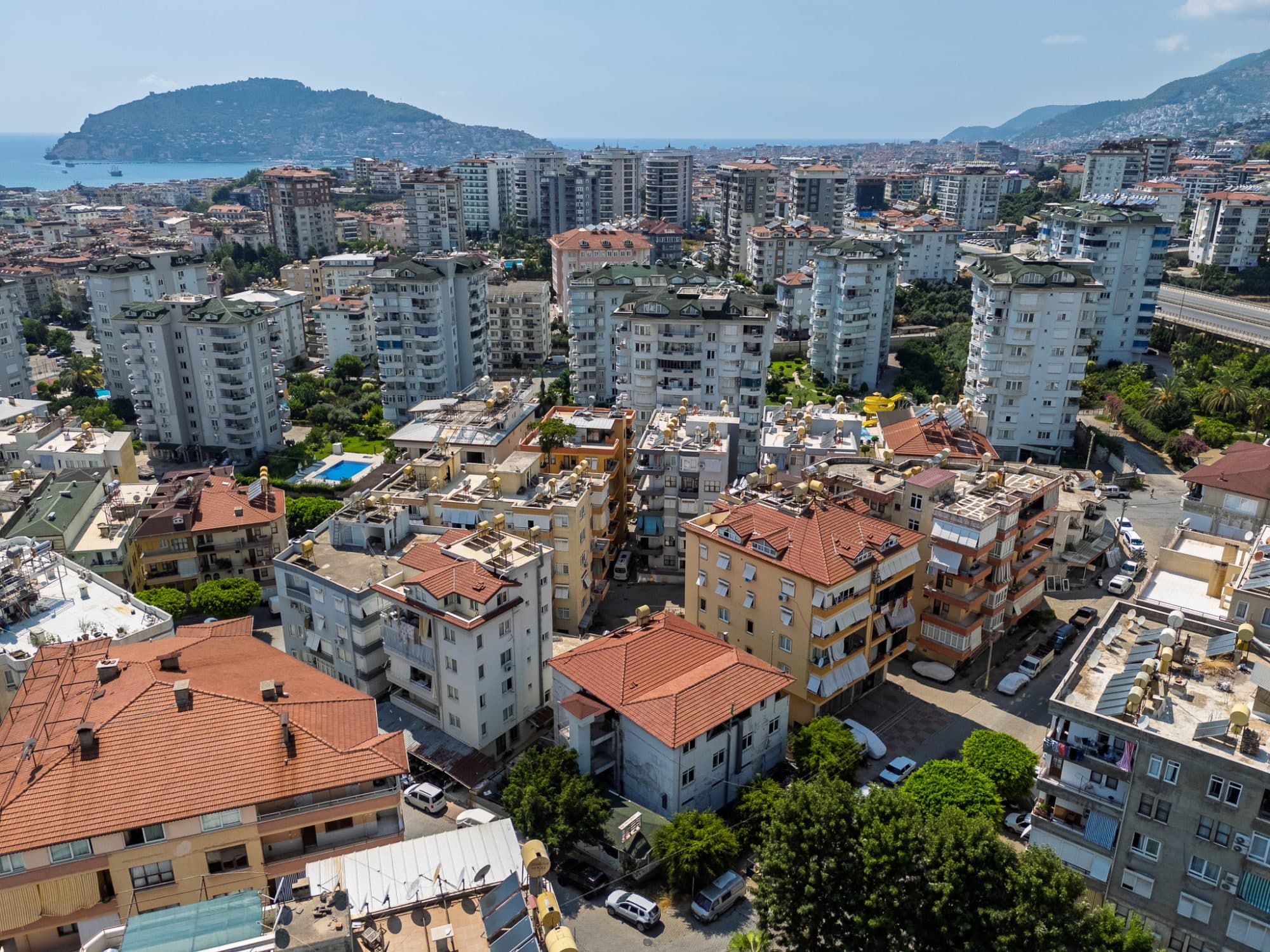 CİKCİLLİ MERKEZDE SATILIK 242M² ARSA ÜZERİNDE 4 KATLI TİCARİ BİNA