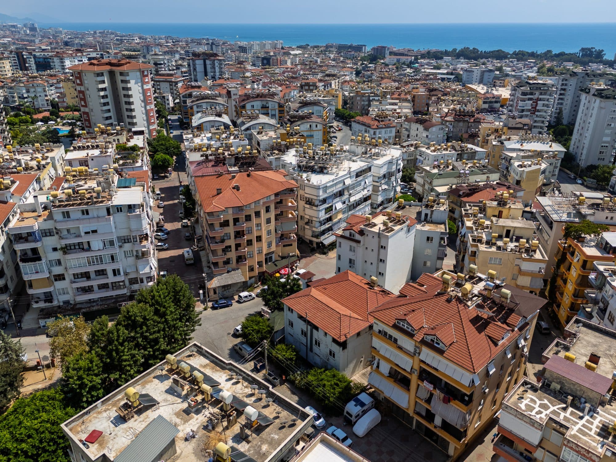 CİKCİLLİ MERKEZDE SATILIK 242M² ARSA ÜZERİNDE 4 KATLI TİCARİ BİNA