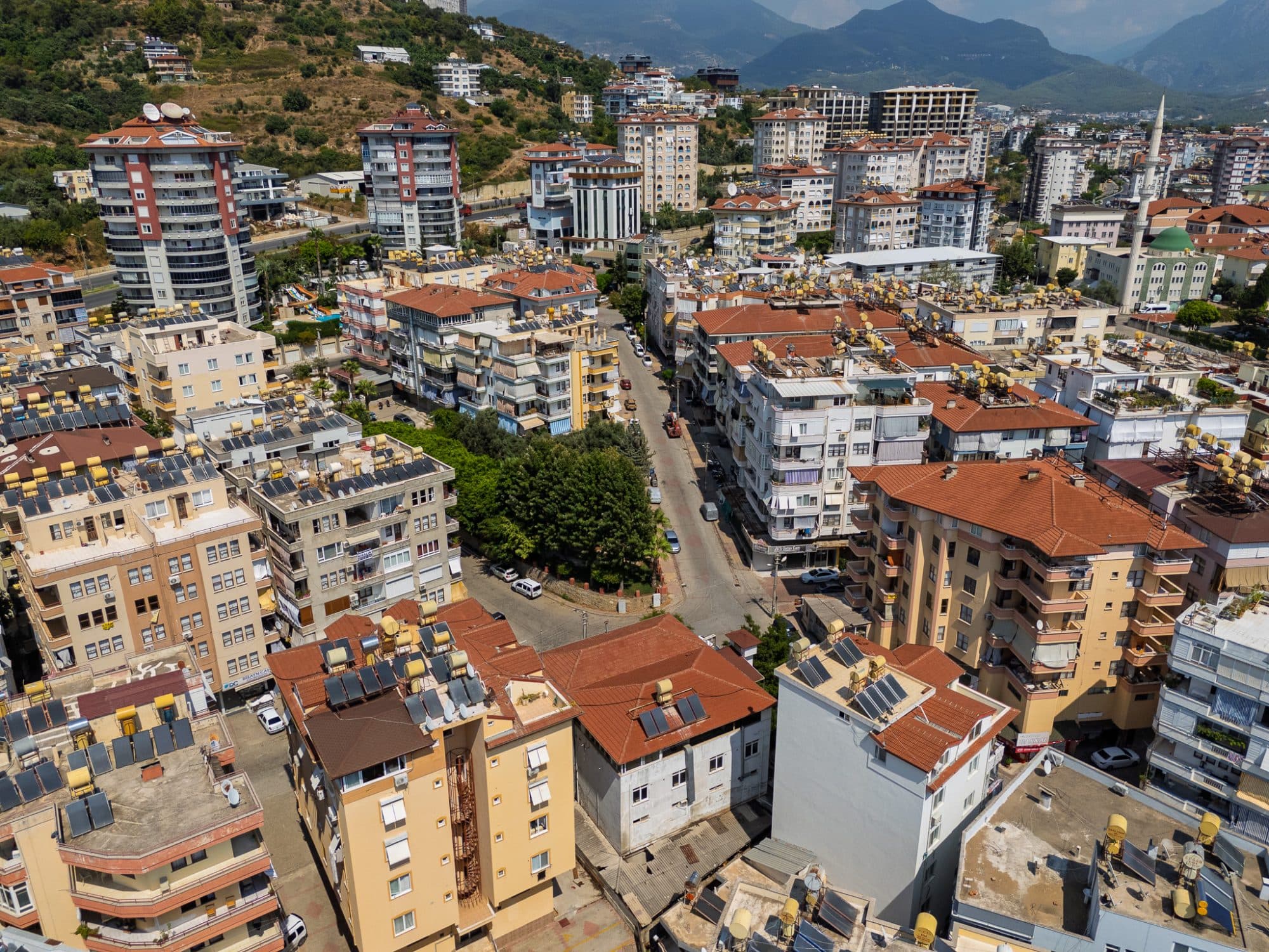 CİKCİLLİ MERKEZDE SATILIK 242M² ARSA ÜZERİNDE 4 KATLI TİCARİ BİNA