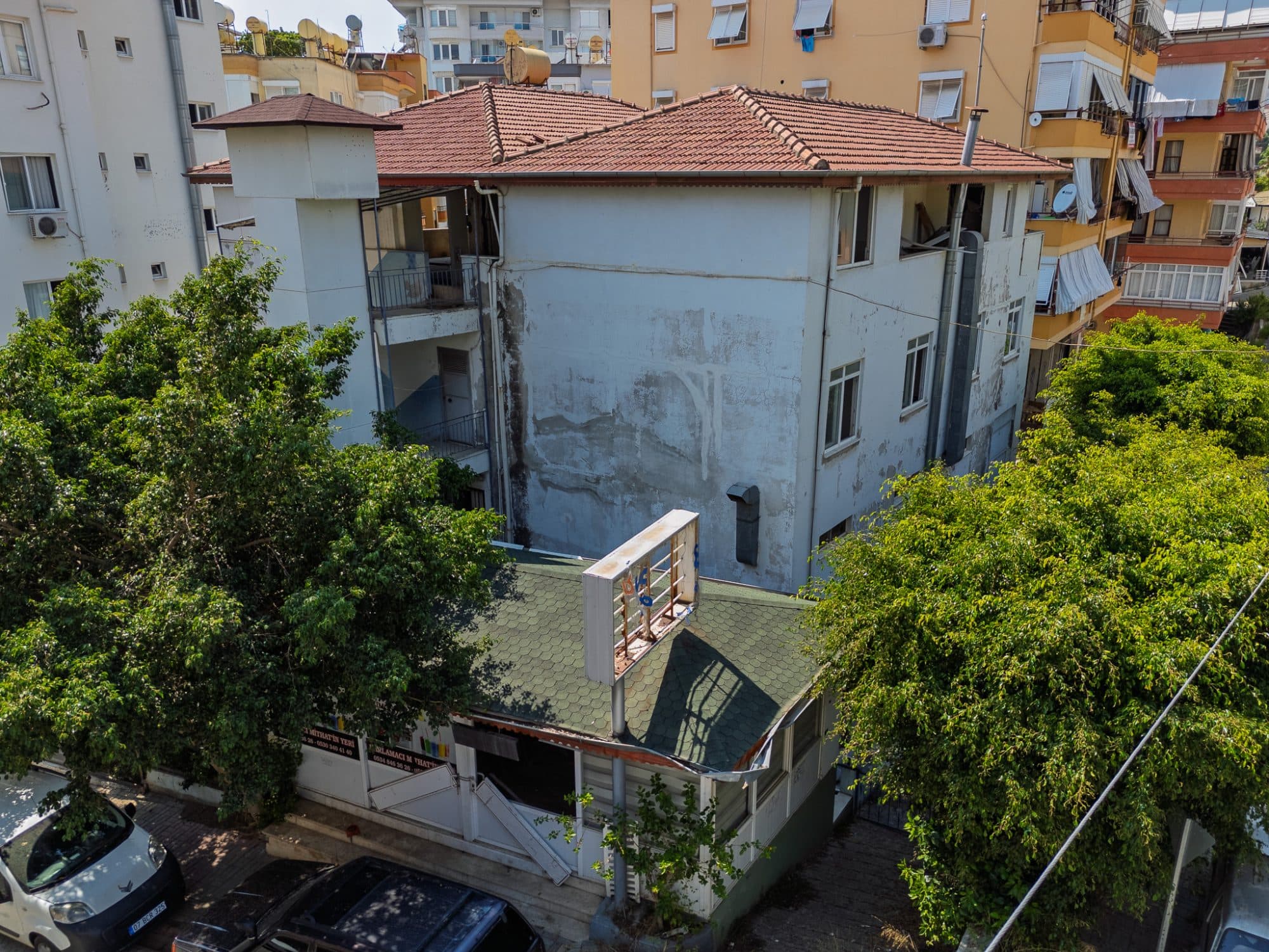 CİKCİLLİ MERKEZDE SATILIK 242M² ARSA ÜZERİNDE 4 KATLI TİCARİ BİNA