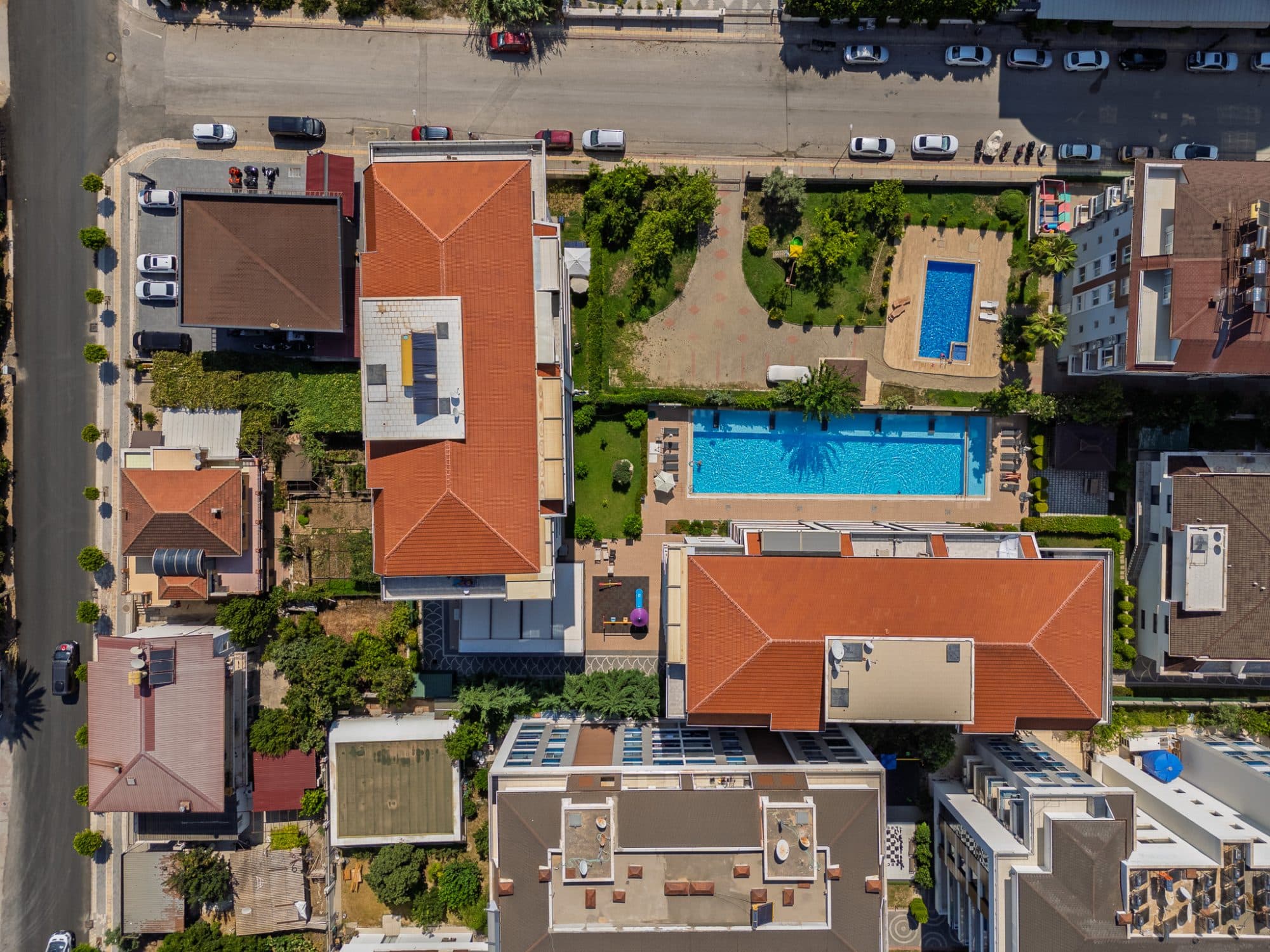 ALANYA KESTEL'DE DENİZE 150MT SATILIK FULL EŞYALI AKTİVİTELİ 1+1