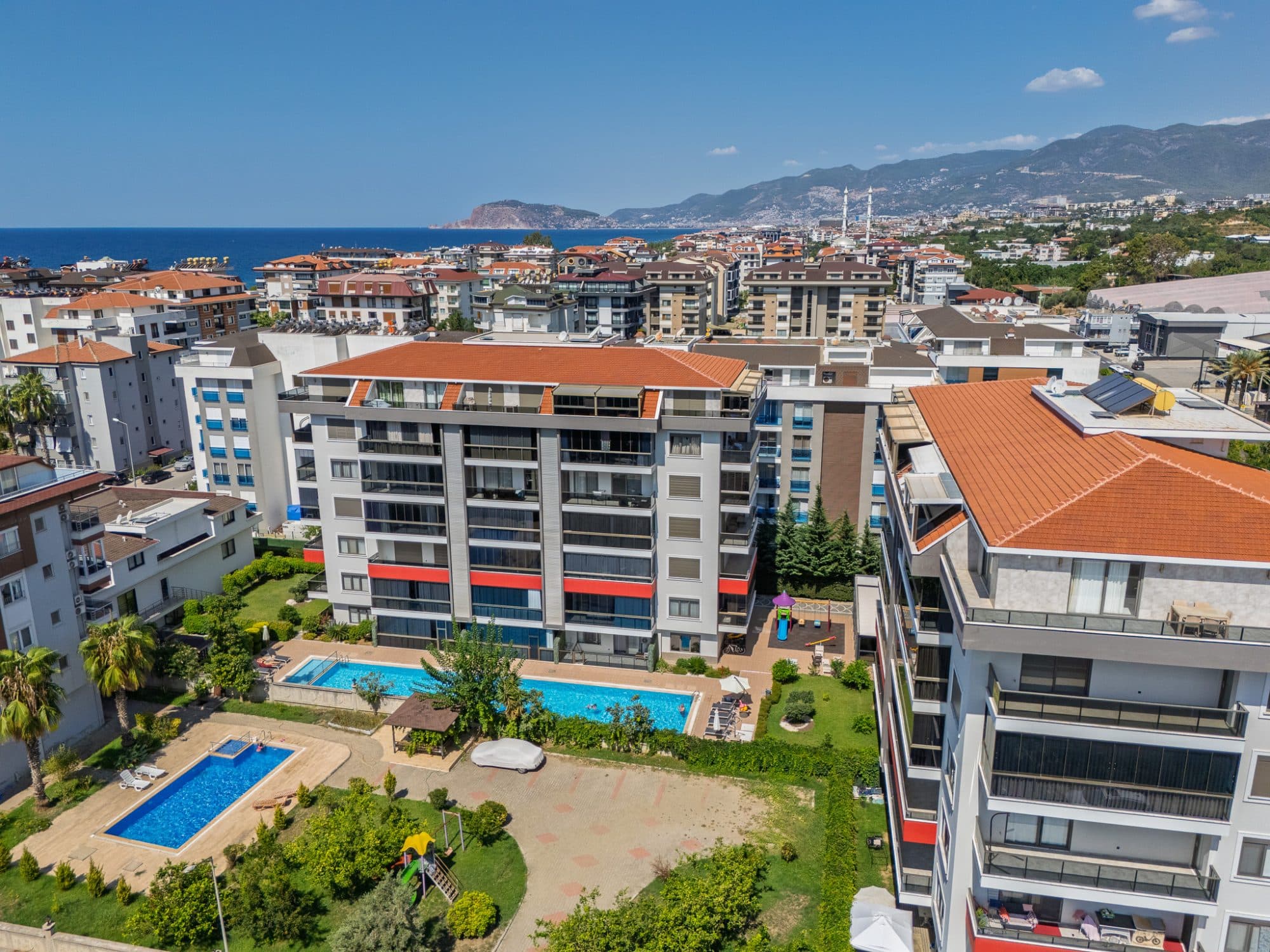 ALANYA KESTEL'DE DENİZE 150MT SATILIK FULL EŞYALI AKTİVİTELİ 1+1