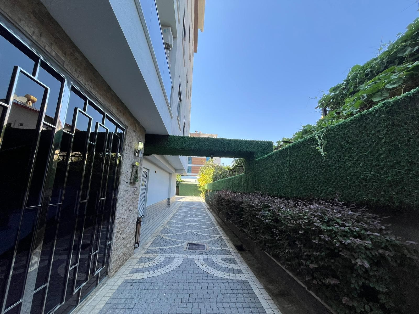 ALANYA KESTEL'DE DENİZE 150MT SATILIK FULL EŞYALI AKTİVİTELİ 1+1