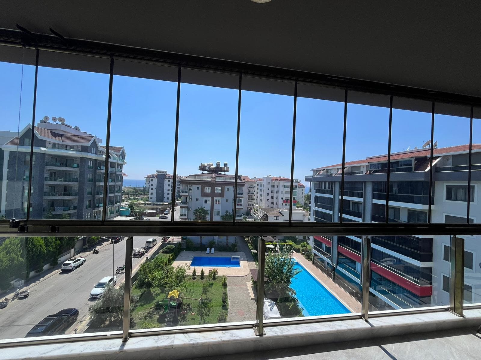 ALANYA KESTEL'DE DENİZE 150MT SATILIK FULL EŞYALI AKTİVİTELİ 1+1