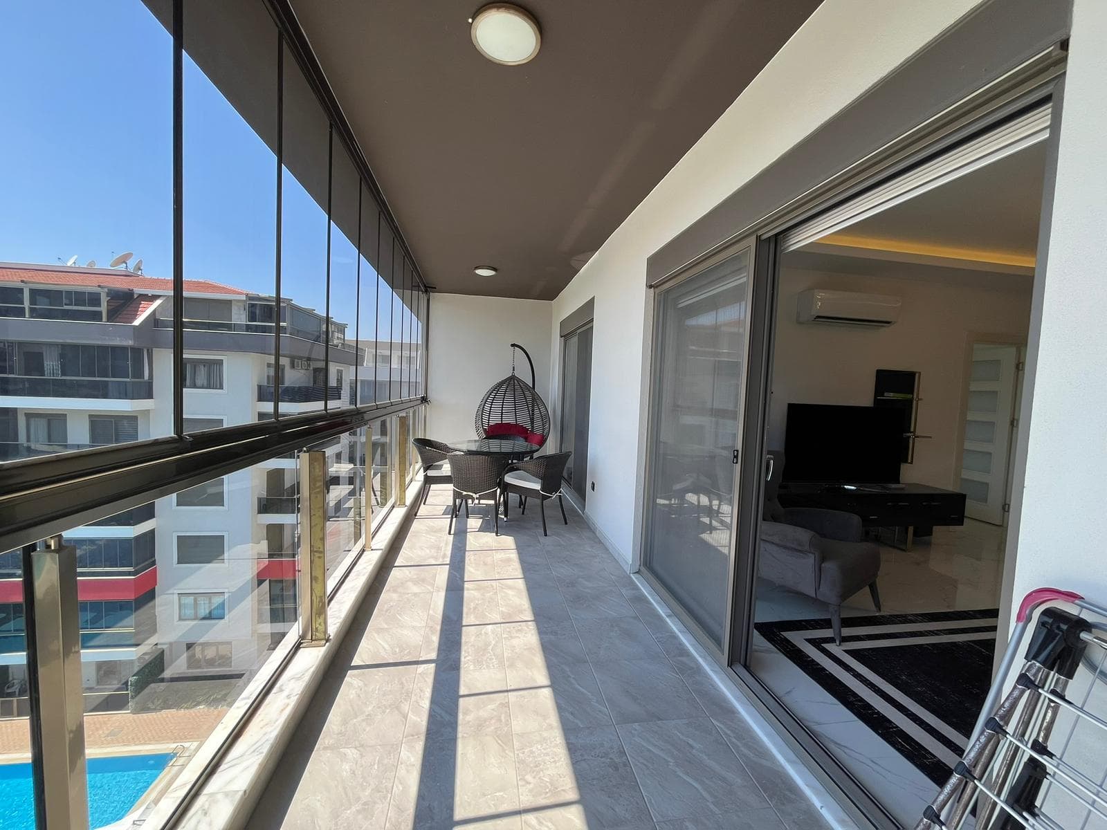 ALANYA KESTEL'DE DENİZE 150MT SATILIK FULL EŞYALI AKTİVİTELİ 1+1