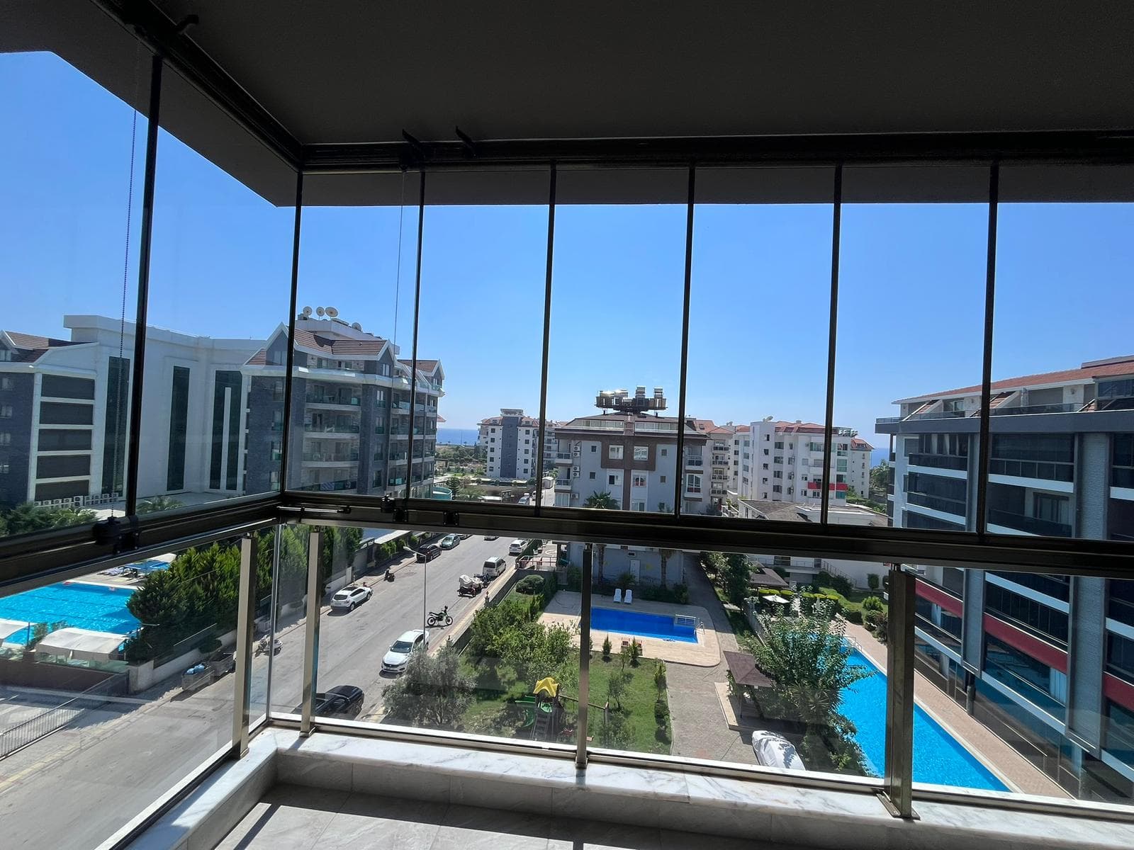 ALANYA KESTEL'DE DENİZE 150MT SATILIK FULL EŞYALI AKTİVİTELİ 1+1