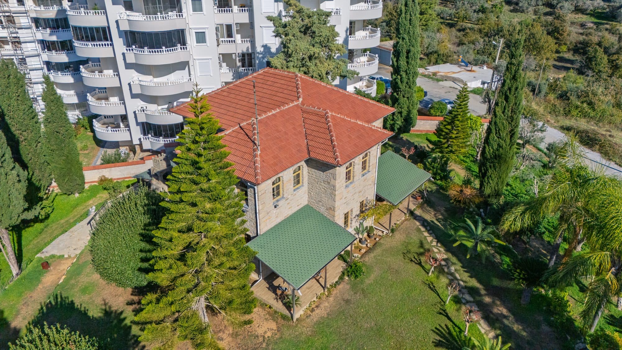 4.240 m² Arazi Üzerinde Özel Bahçeli 225 m² Satılık Taş Ev 5