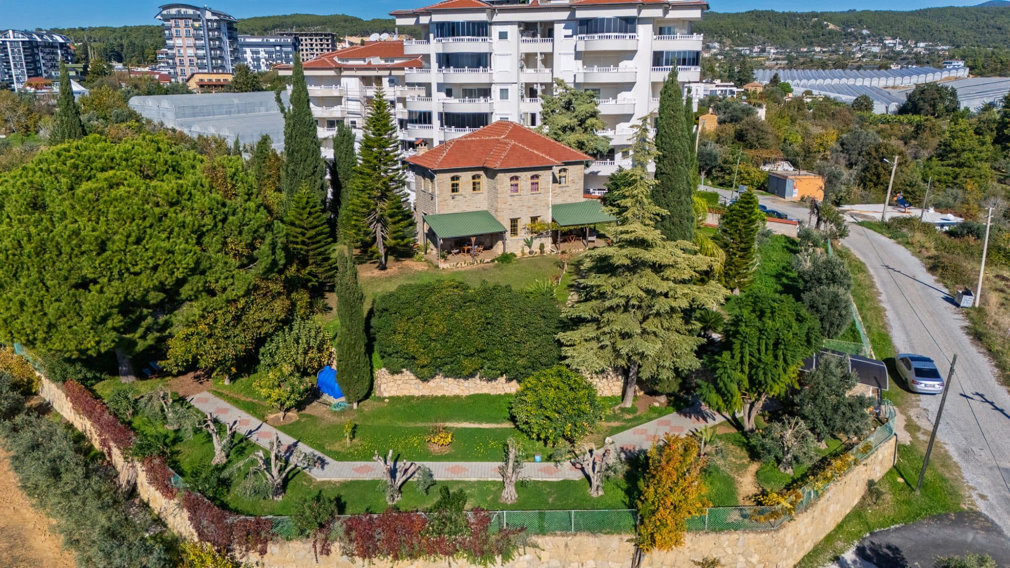 4.240 m² Arazi Üzerinde Özel Bahçeli 225 m² Satılık Taş Ev 3
