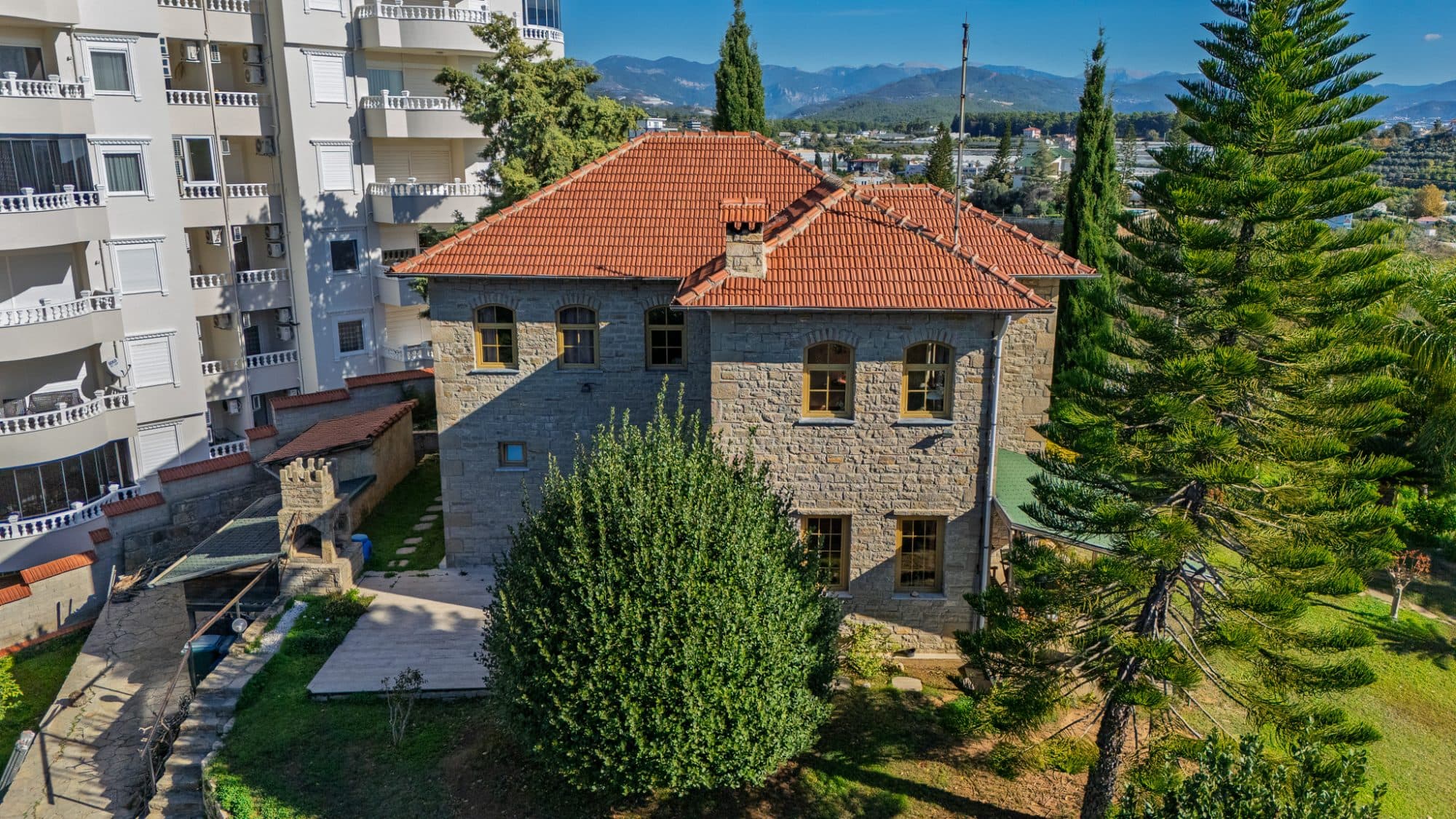 4.240 m² Arazi Üzerinde Özel Bahçeli 225 m² Satılık Taş Ev 8