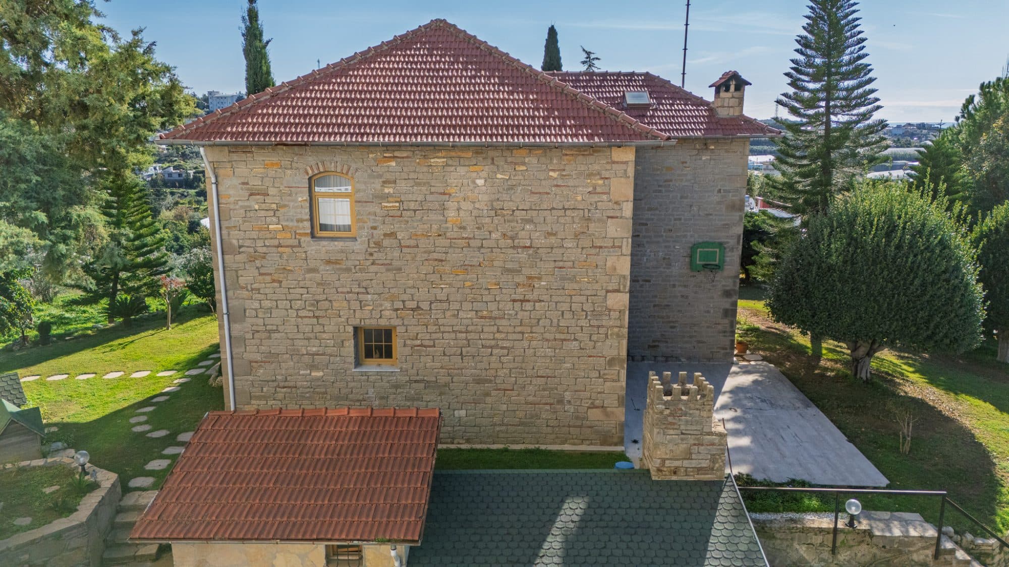 4.240 m² Arazi Üzerinde Özel Bahçeli 225 m² Satılık Taş Ev 9