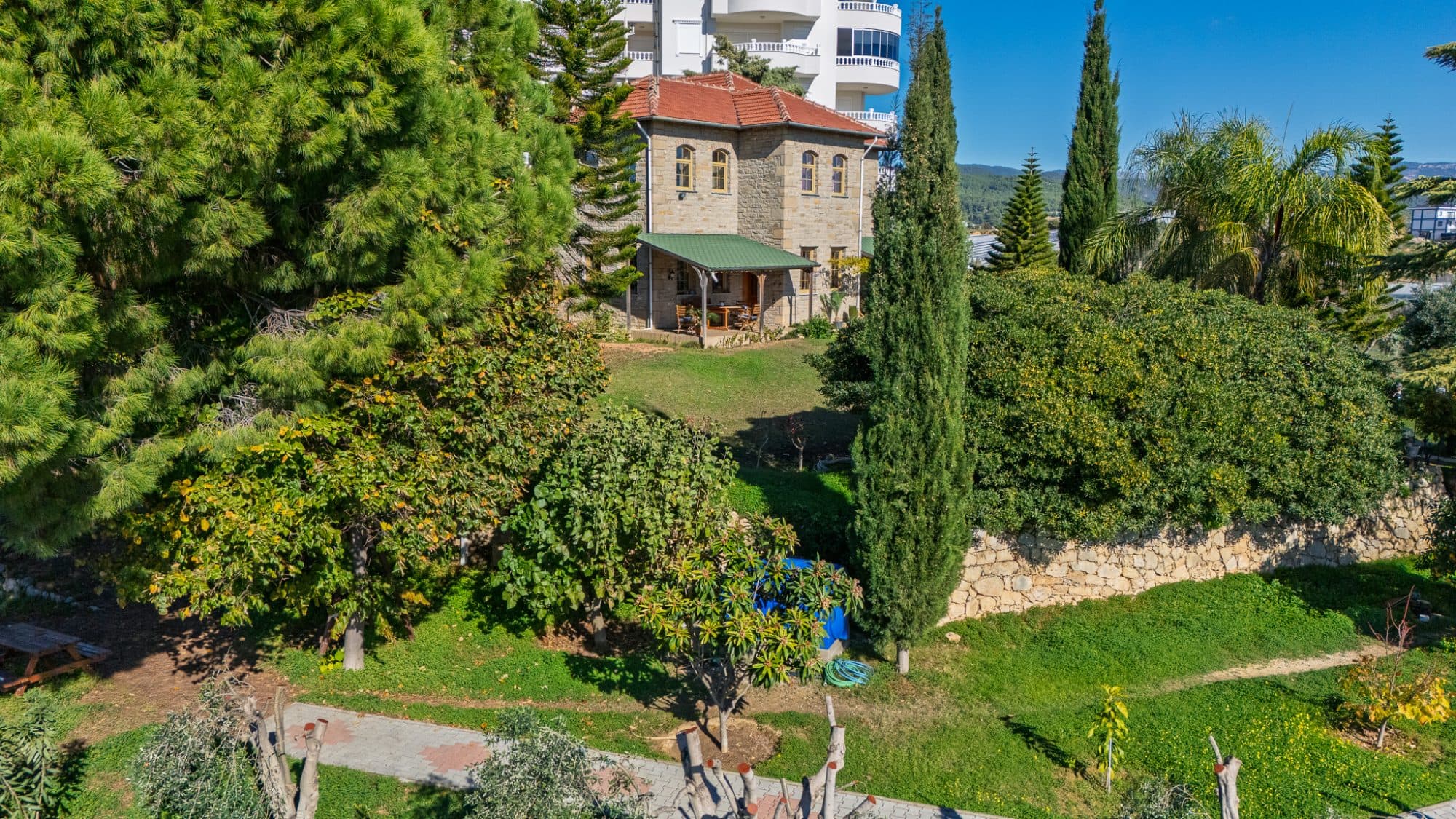 4.240 m² Arazi Üzerinde Özel Bahçeli 225 m² Satılık Taş Ev 11