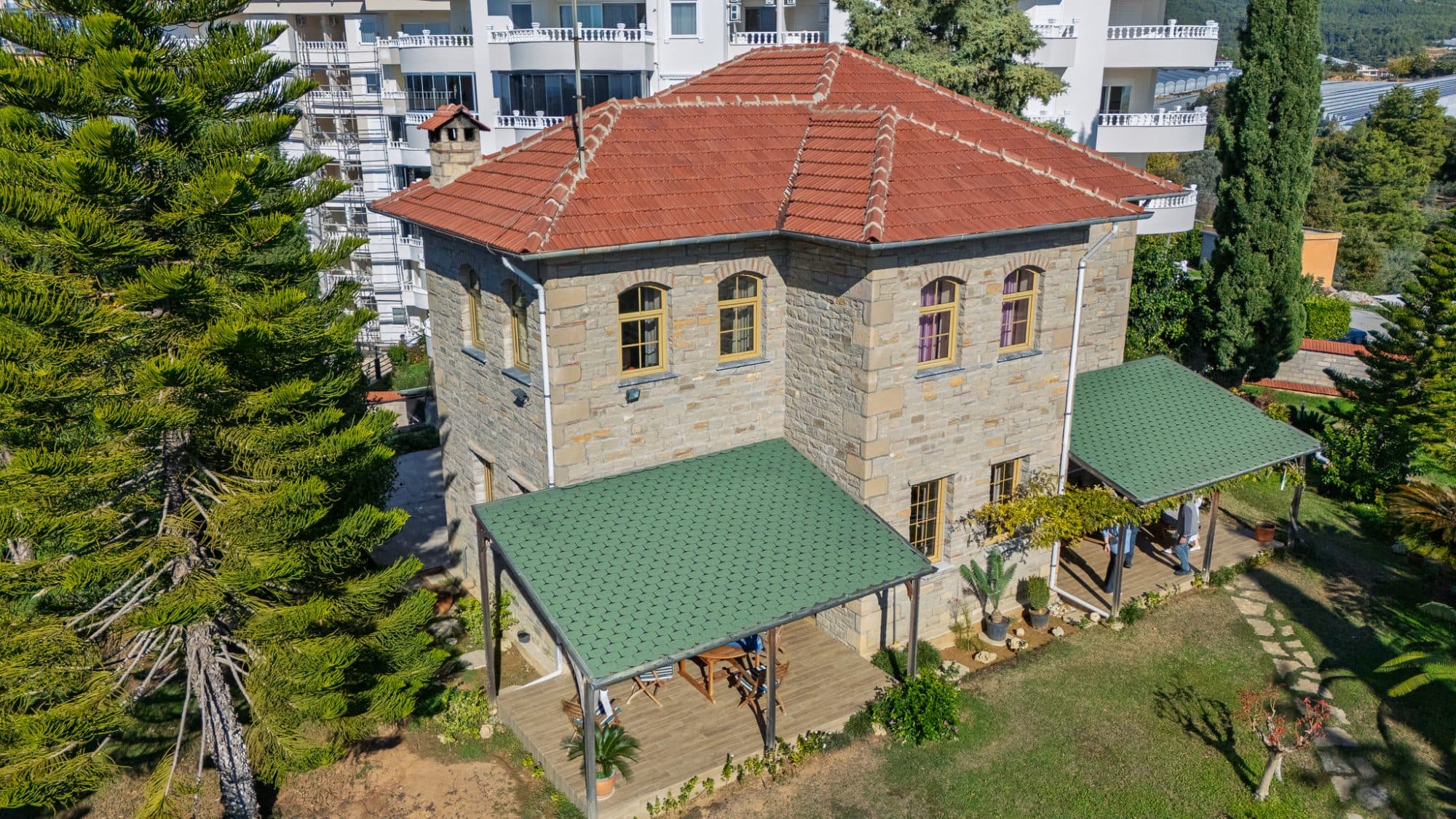 4.240 m² Arazi Üzerinde Özel Bahçeli 225 m² Satılık Taş Ev 18