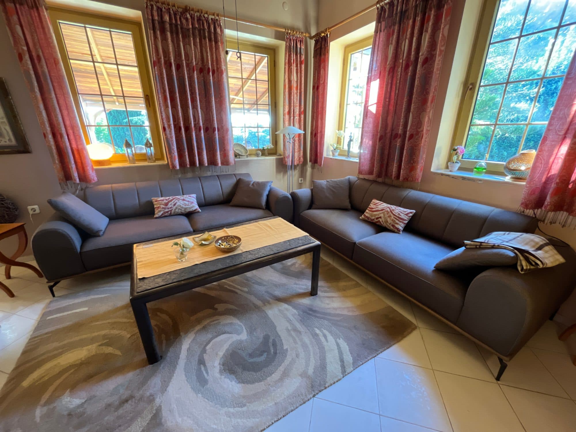 4.240 m² Arazi Üzerinde Özel Bahçeli 225 m² Satılık Taş Ev 25