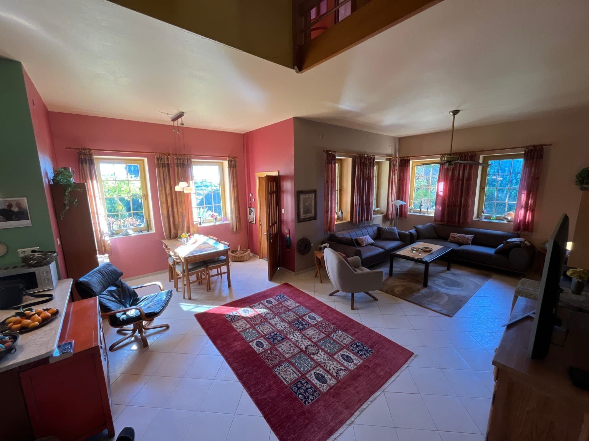 4.240 m² Arazi Üzerinde Özel Bahçeli 225 m² Satılık Taş Ev 33