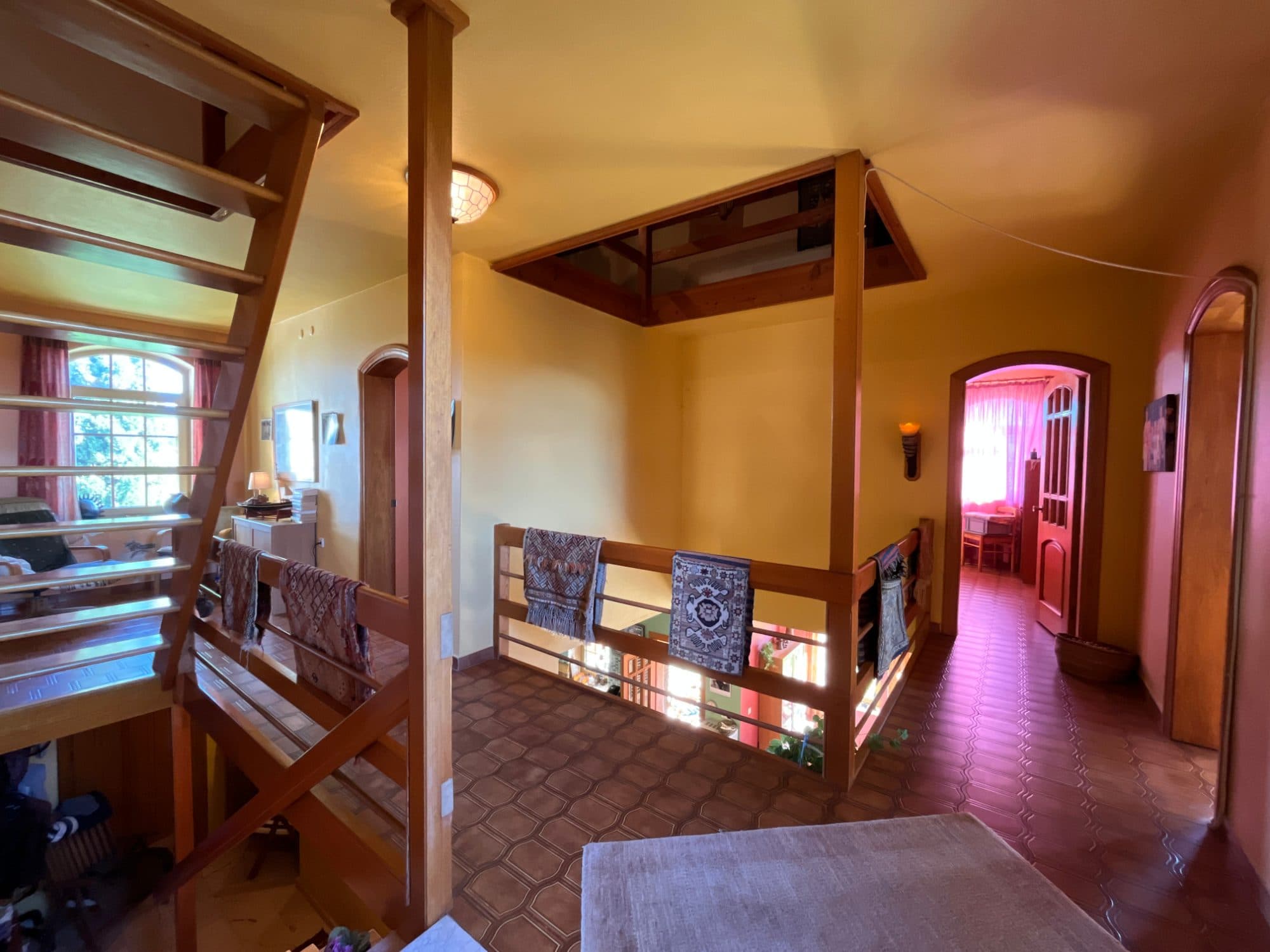 4.240 m² Arazi Üzerinde Özel Bahçeli 225 m² Satılık Taş Ev 36