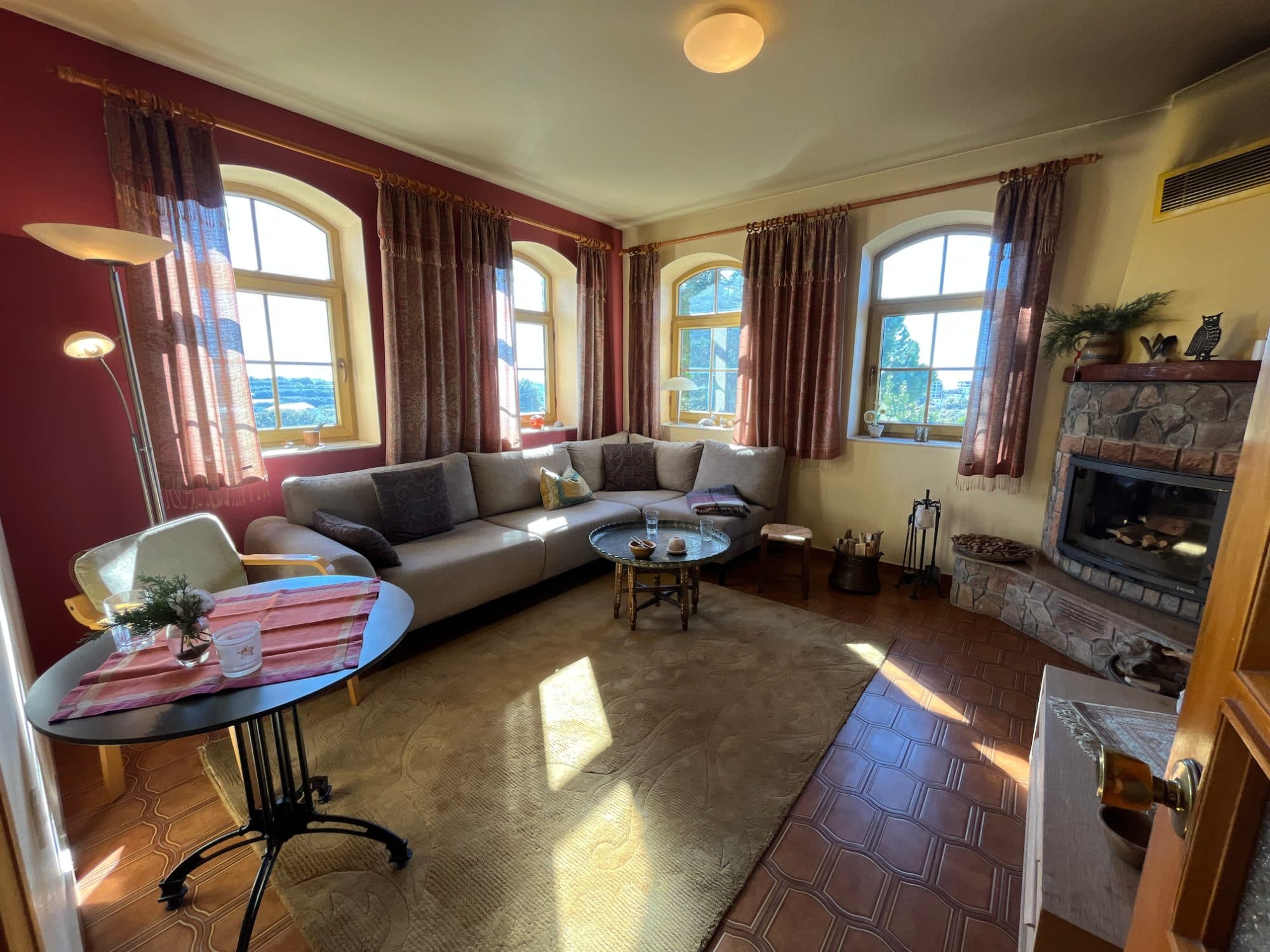 4.240 m² Arazi Üzerinde Özel Bahçeli 225 m² Satılık Taş Ev 37