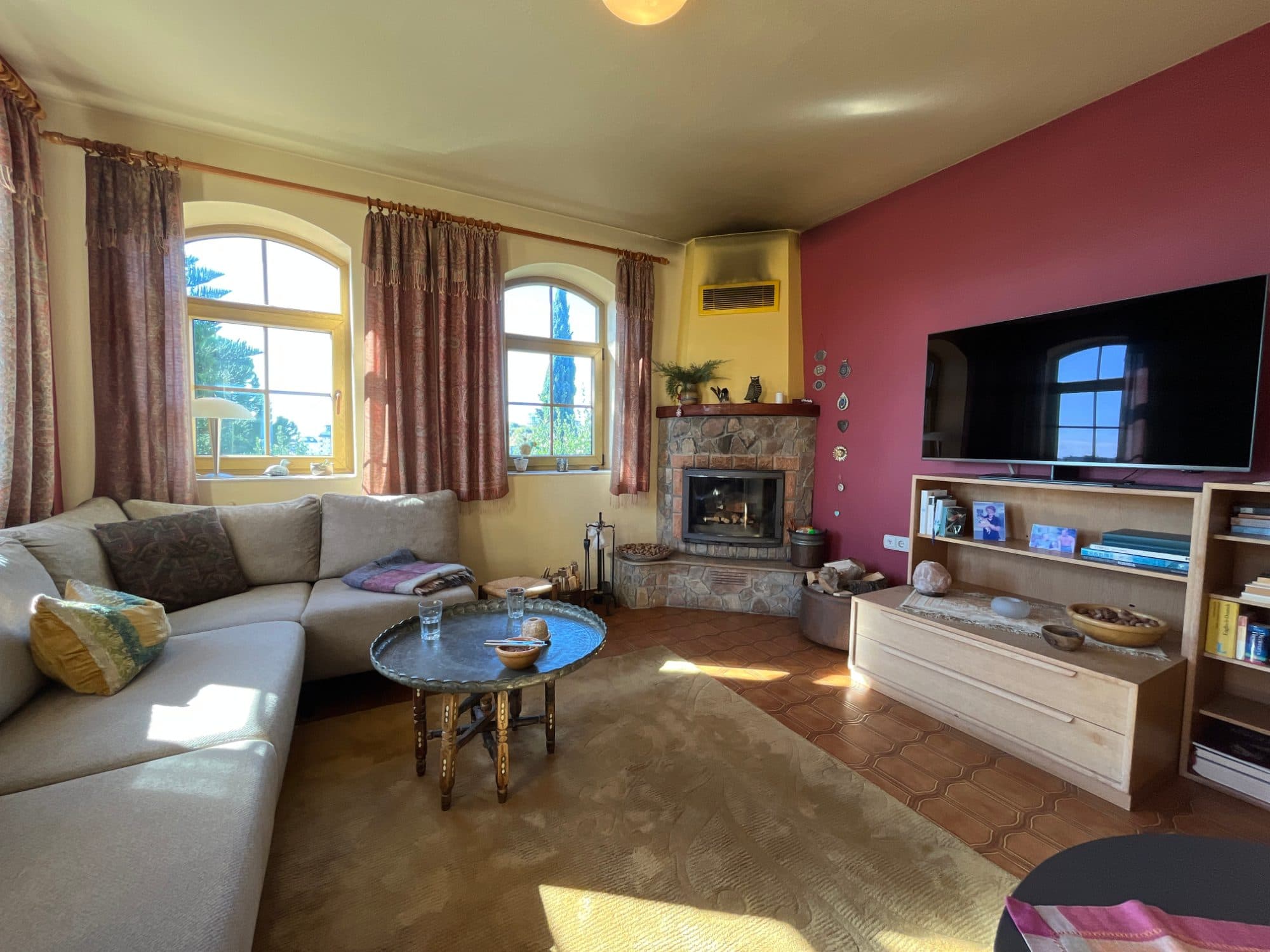 4.240 m² Arazi Üzerinde Özel Bahçeli 225 m² Satılık Taş Ev 38