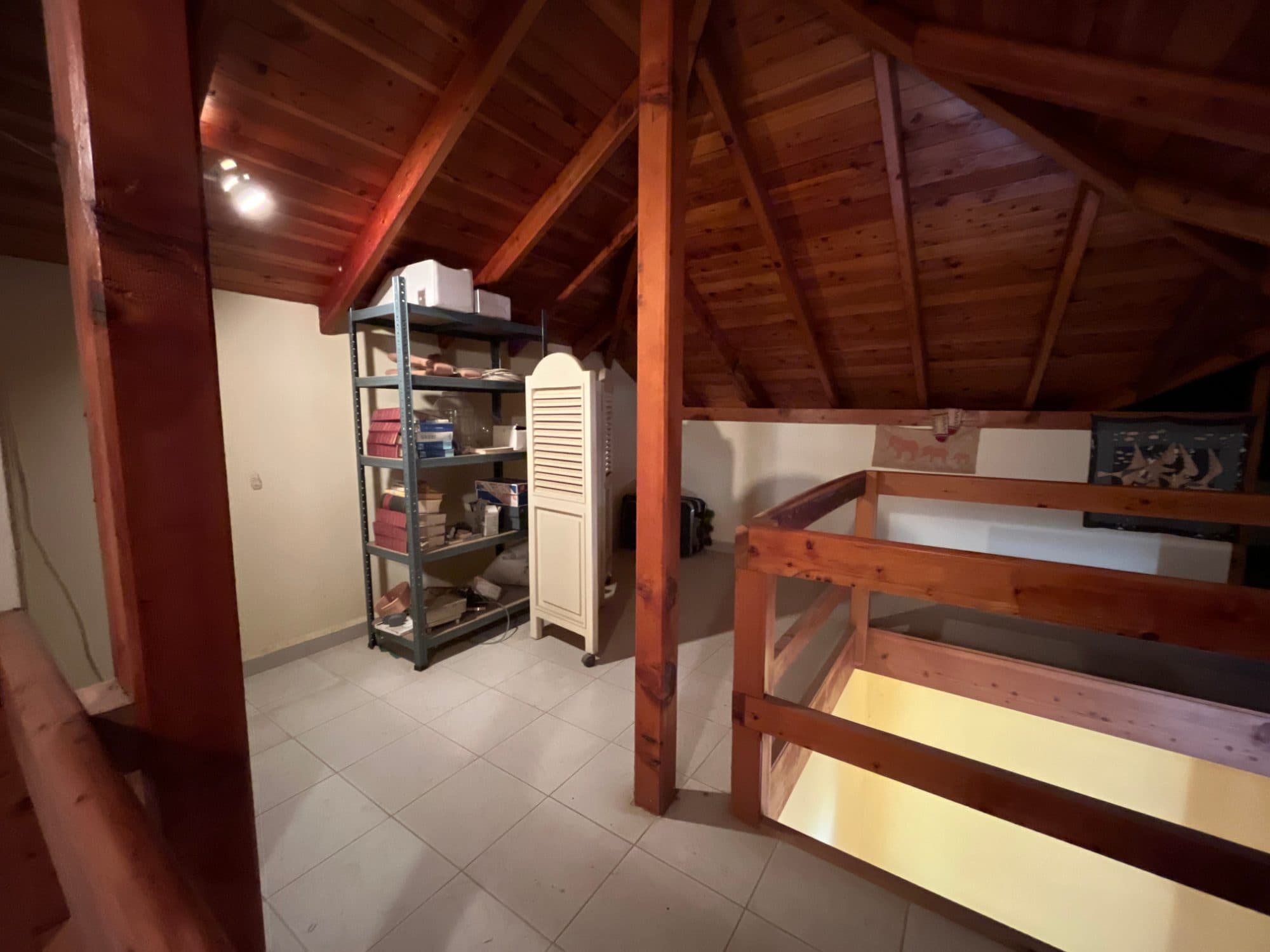4.240 m² Arazi Üzerinde Özel Bahçeli 225 m² Satılık Taş Ev 50