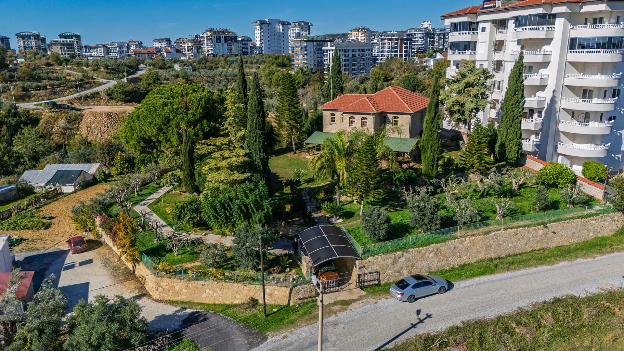 4.240 m² Arazi Üzerinde Özel Bahçeli 225 m² Satılık Taş Ev 1