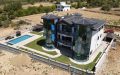 Alanya İncekum'da Özel Mimari Tasarıma Sahip 8+3 Cam Villa
